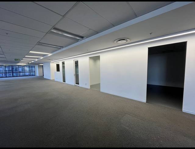 2,004M² OFFICE TO LET IN FORESHORE